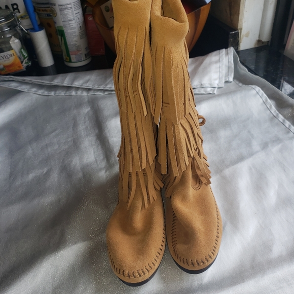 MINNETONKA 3-Layer Fringe Boots - Picture 4 of 8